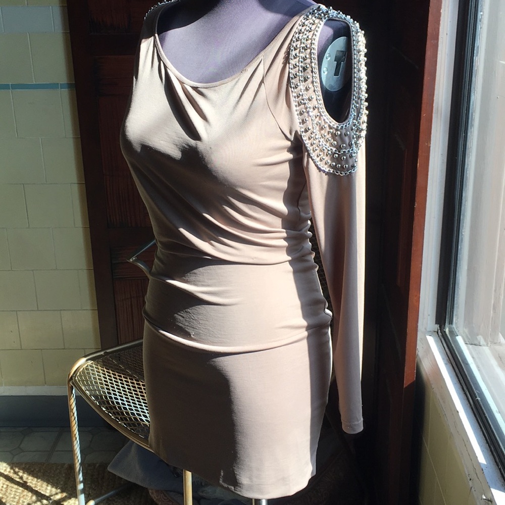 Open shoulder long sleeve dress